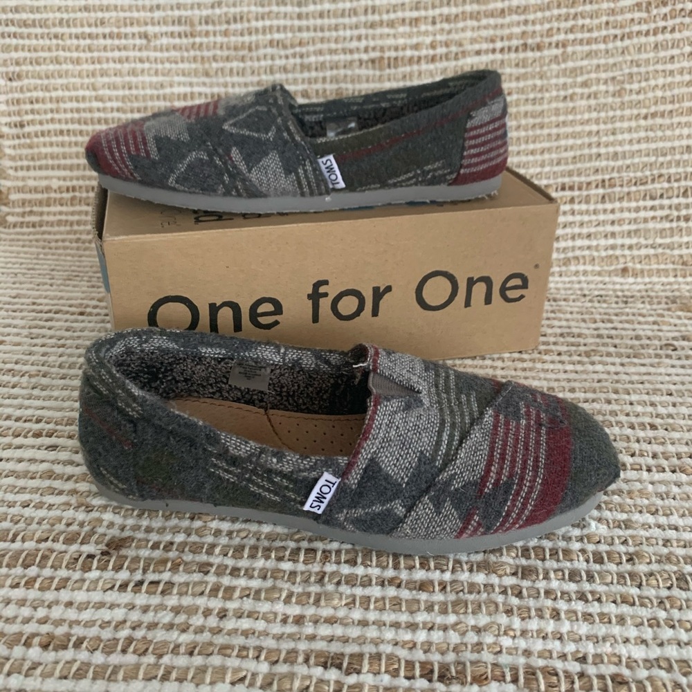 TOMs slip on shoes